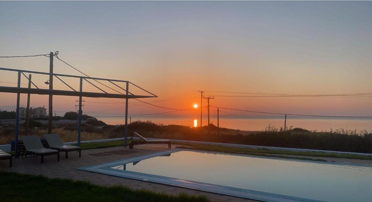 Cristelia Seafront & Pool Villa Lakhaniá Exterior foto